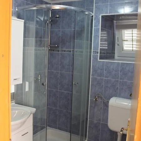 Tisno-lujini Dvori Apartamento