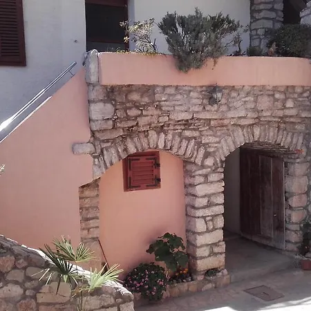 Tisno-lujini Dvori *