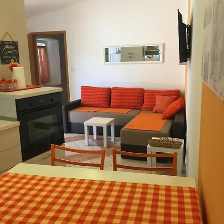 Tisno-lujini Dvori Apartamento *