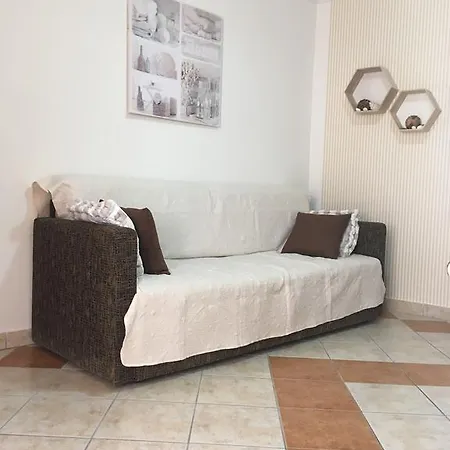 Tisno-lujini Dvori *