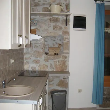 Tisno-lujini Dvori Apartamento *