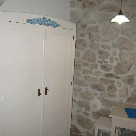 Tisno-lujini Dvori Apartamento